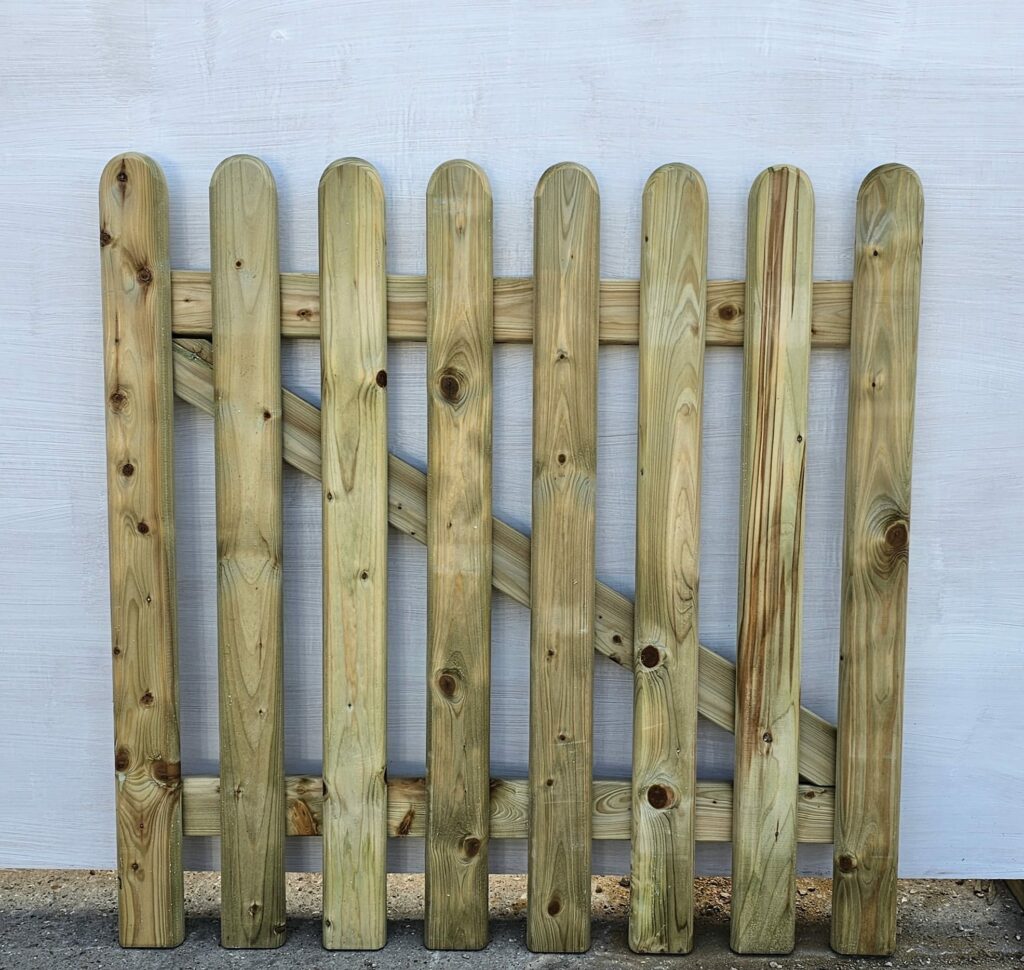 3ft Round Top Picket Gate (900 x 900mm) - Pressure Treated - Stevenage ...